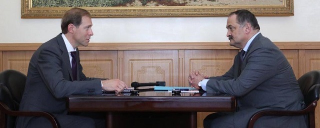 В Дагестан с рабочим визитом прибыл глава Минпромторга России Денис Мантуров